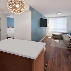 1 Bedroom Suite 1 King Sofa bed